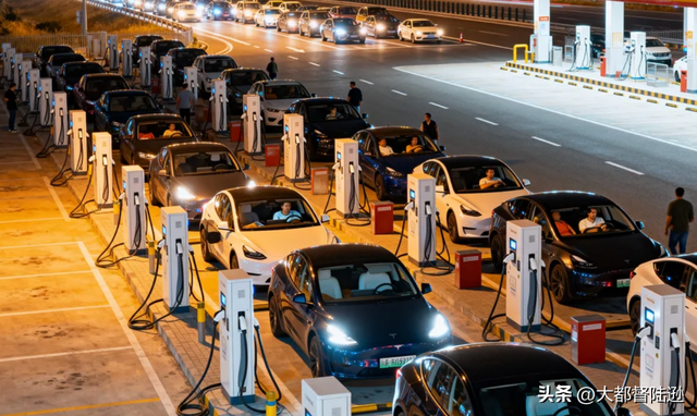 十一长假高速堵车 电车充电怎么办