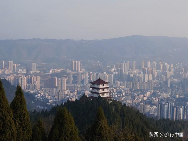 凤凰山：川北群峰间的历史褶皱，藏着张献忠的生死与秘宝传说