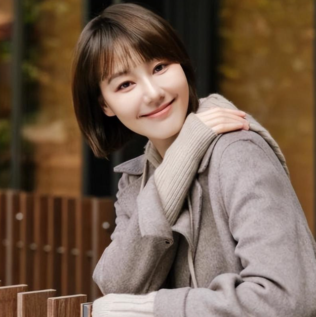 讨好大佬，陪睡上位	，遭央视“开除	”，她身上的标签哪个才是真的