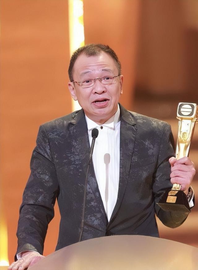 没想到，许绍雄猝然离世不到24小时，佘诗曼竟因一个举动口碑暴涨