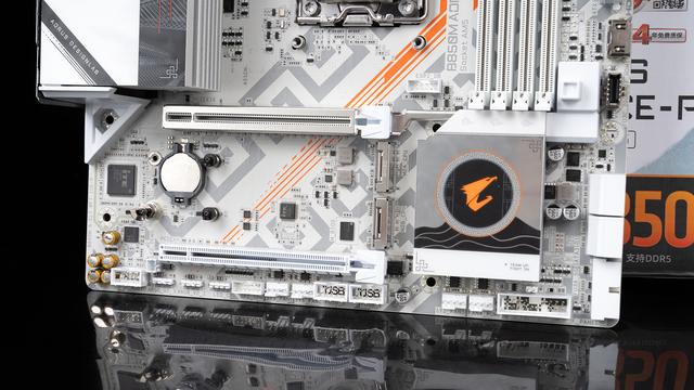 银白顶配，98X3D+技嘉B850M雕妹+索泰RTX 5080+6400C28 96GB装机
