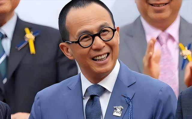 2909亿身家有何用？97岁的李嘉诚无力回天，两个60岁儿子已成心病
