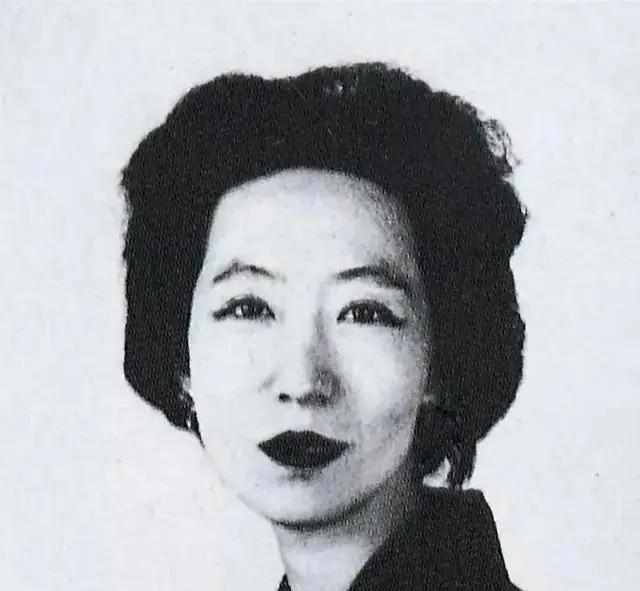 75岁张爱玲死在行军床上，满屋是用过的卫生纸，遗嘱：不许看遗体