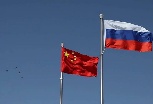 普京专机离开北京后，刚飞出中俄国境线，马上降落在了海参崴