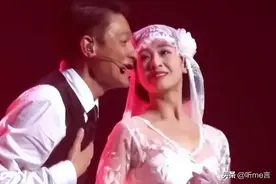她陪了刘德华27年，43岁仍未婚，眼睁睁看着他娶了别人图片
