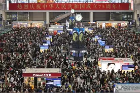 铁路上海站到达旅客预计67.6万人次，长假最后一天迎返程客流最高峰图片