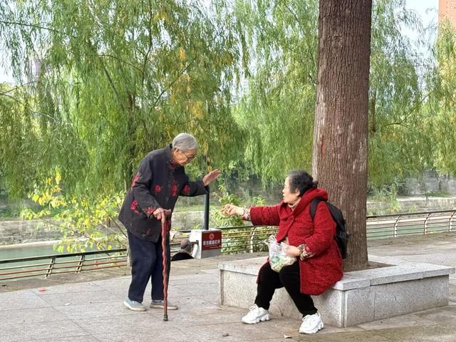 走！晒太阳去！