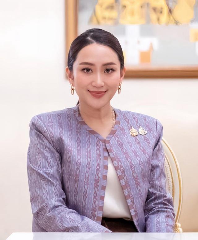 特朗普惊奇发现一个世纪漏洞，只要不招惹中国，那就没一个能打的