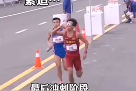 马拉松最后2公里，何杰带着痛苦面具拉爆朝鲜选手，太燃了！何杰太不容易了，值得大家尊敬！图片