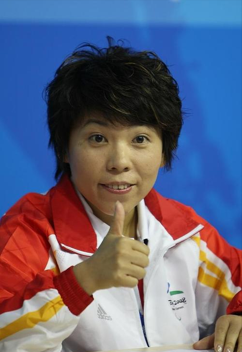 涉贪腐被带走	、败光20亿、移民改国籍，邓亚萍身上的谣言太离谱