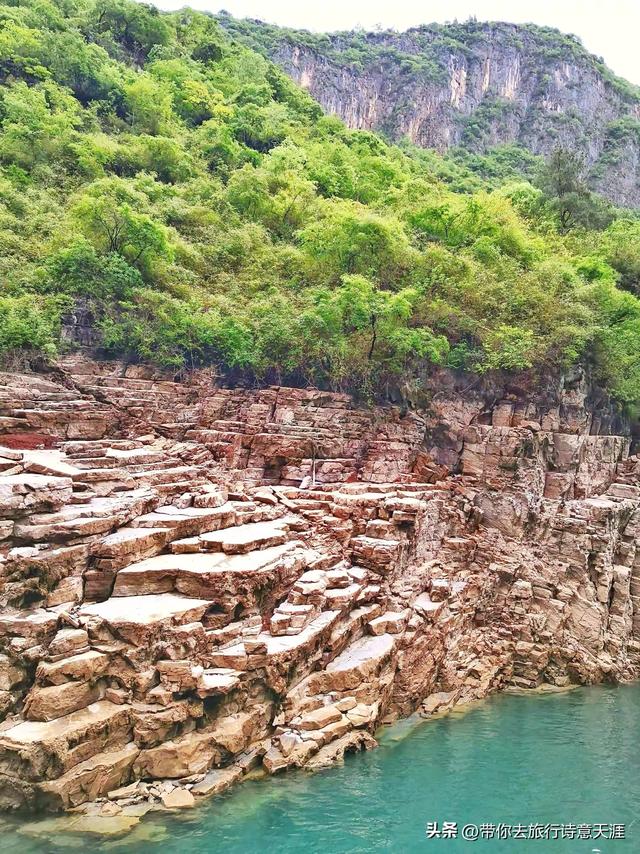 长江支流上的小三峡和小小三峡的峡谷风光