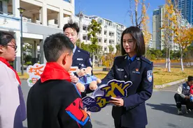 苏州女警李相润：文武双全的“反诈唤醒师”图片