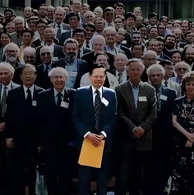 扬振宁逝世，翁帆催泪悼文！