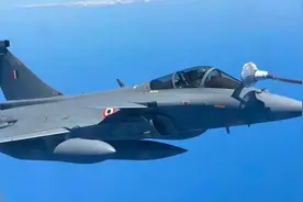 美国承认现实，歼-10C一战封神，阵风不败神话破灭，F-16寸功未立图片