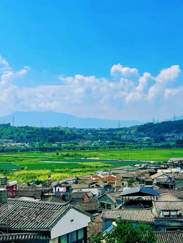 国内最适合退休后去旅行的3个地方,比昆明更凉快,比版纳更实惠