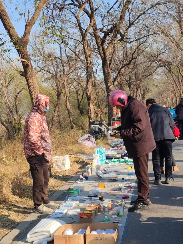 记录德州：岔河河堤上的大集，人山人海，异常热闹
