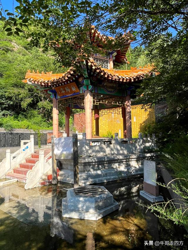 赤城汤泉：汤池映日摇金影、泉脉穿岩涌玉华