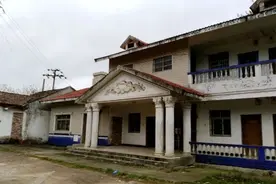 实播湘潭 || 废弃中的潭市火车站是个什么样子，往下看就知道了图片