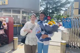 难哭了！中考英语让考生破防……图片