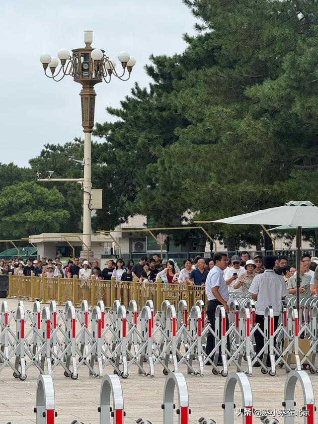 2025年8月17日，毛主席纪念堂前发生的真实排队场景，大家看看吧
