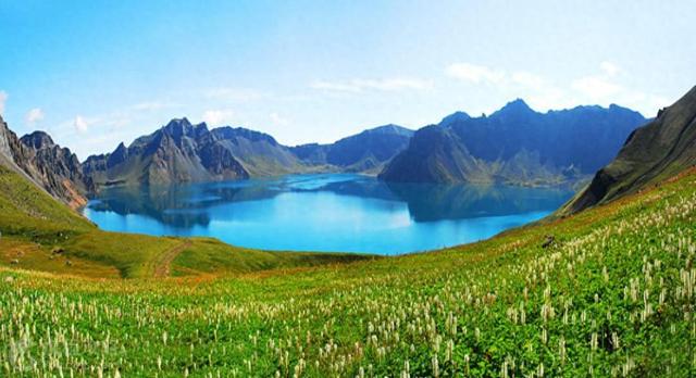 朝鲜人可以在长白山天池游泳，为何中国人却连护栏都不能靠近？