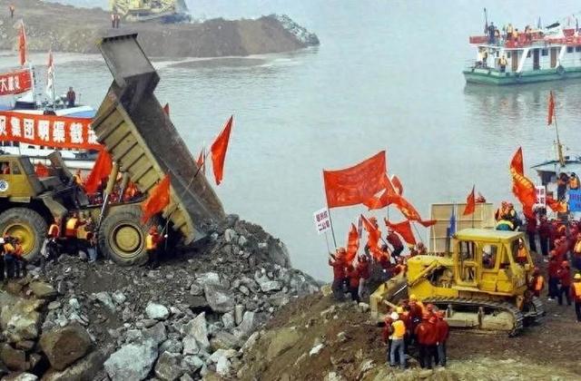 修建三峡工程，日本故意提供4000吨劣质钢材，中国海关如何应对？