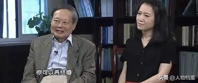 杨振宁去世后，翁帆再发文，49岁无子女的她，早已被安排好了退路