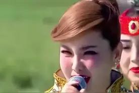 乌兰图雅《站在草原望北京》别有一番风味。图片