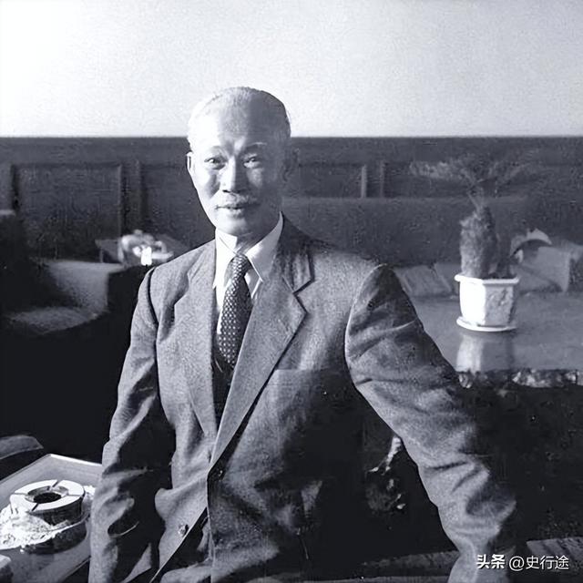 蒋介石败逃台湾之前	，谁在掌管台湾，为啥老蒋一去他要拱手奉上？