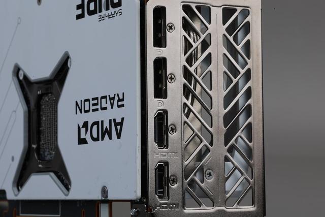 光栅游戏胜过RTX 5060 Ti，专业领域全面加速4倍领先！蓝宝石RX 9070 GRE极地OC显卡评测