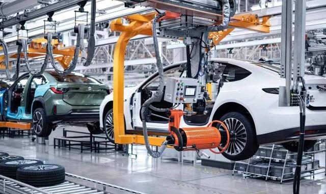 一则广告惹怒特朗普！再加税10%，惩罚了加拿大，也害了自家农民