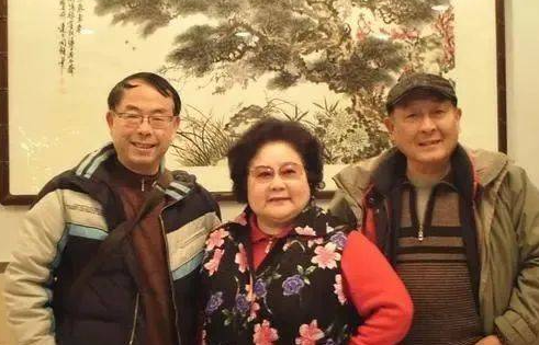 82 岁京剧叛徒归国遭痛骂：吃里扒外，37 年里是叛国还是逐梦？