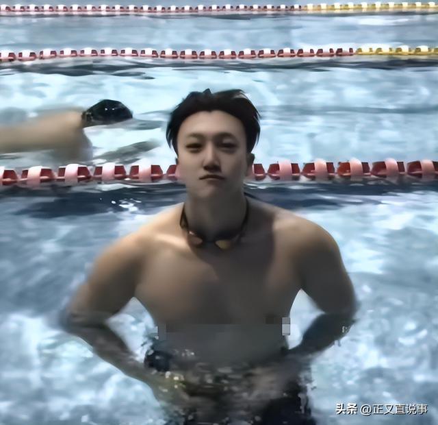 03年游泳教练爱上学员富婆，对方离异大他15岁，恋爱日常好甜蜜