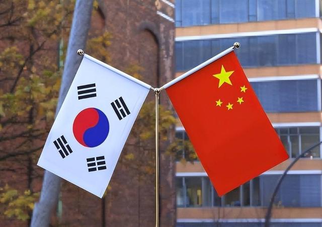 韩国特使团抵达北京，下飞机的第一句话不简单，中方回应很干脆