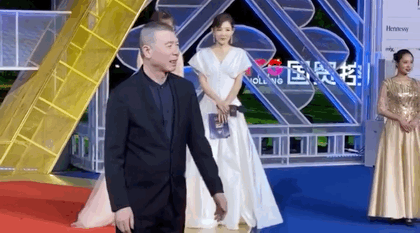 苍天好轮回！徐帆回应离婚5个月后，冯小刚终于迎来"反噬"