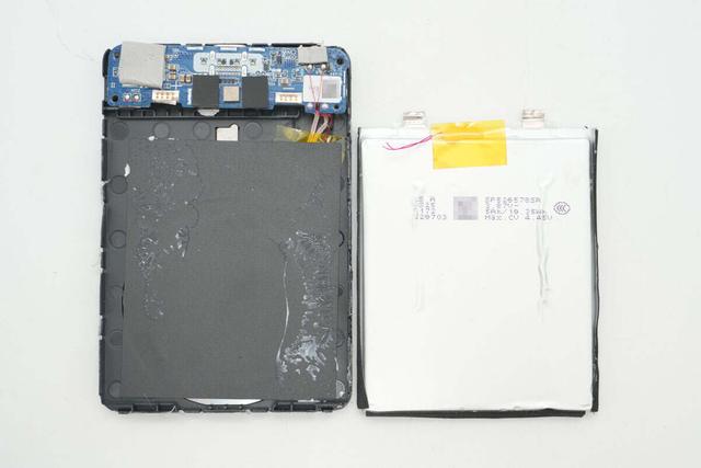 薄至8.7mm，轻松放进口袋，小米22.5W 5000mAh磁吸超薄充电宝拆解