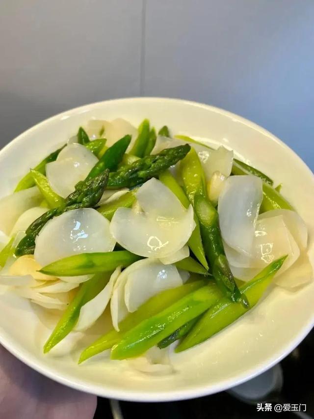 立冬不补	，一年白忙，明日立冬，吃三肉三菜	，暖气补血健康入冬