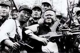 抗日名将范绍增，娶了40个老婆，后成体委副主任，敢拿枪打红卫兵图片