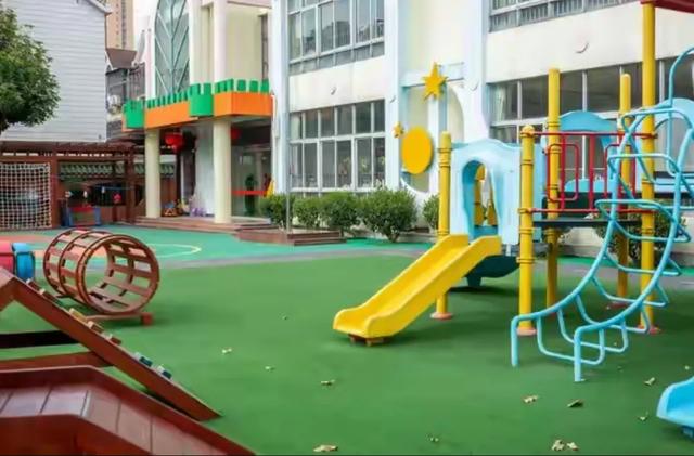 幼儿园教师工资终于有"铁饭碗"？财政兜底新政引发家长集体叫好
