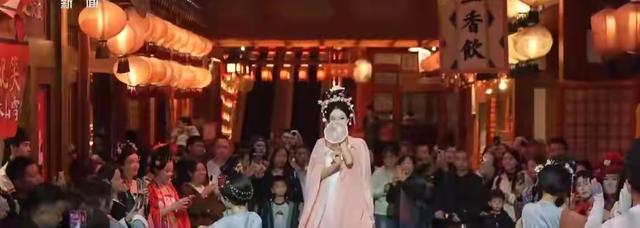 古画里蹦出个春天	，文学圈养出个“天堂	”？