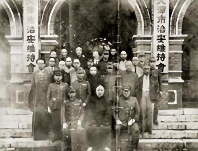 中共特工潜伏敌营15年，官职大到自己都慌，中央领导：大胆往上爬