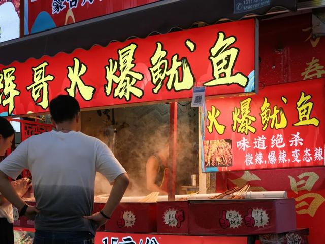 今年国庆，为什么是这座城拿了爽文剧本？