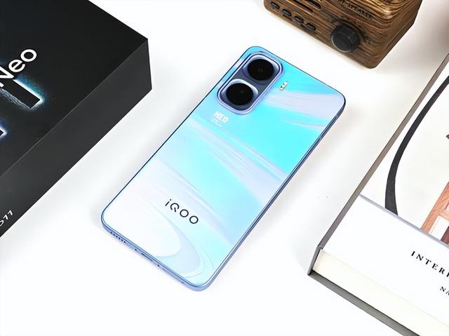 vivo的“爆款逻辑”：vivo X300、iQOO 15、iQOO Neo11