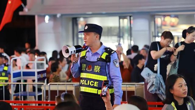 游客：为什么总想对"大喇叭"说"收到"？#平安护航#