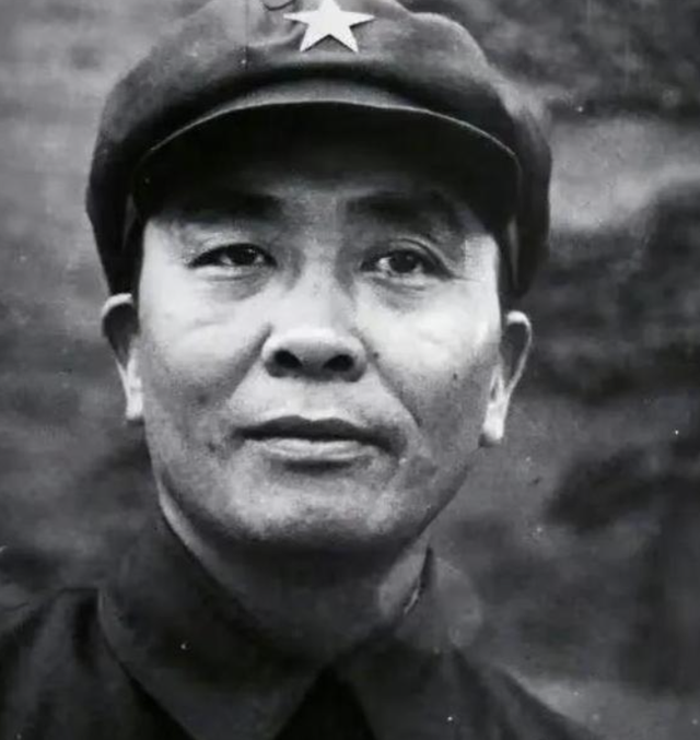 75年，谭政已入狱8年，毛主席突然问道：那个谭政哪里去了