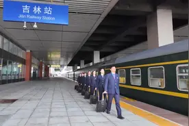 这趟列车很特别！乘务员准备的物品亮了！图片