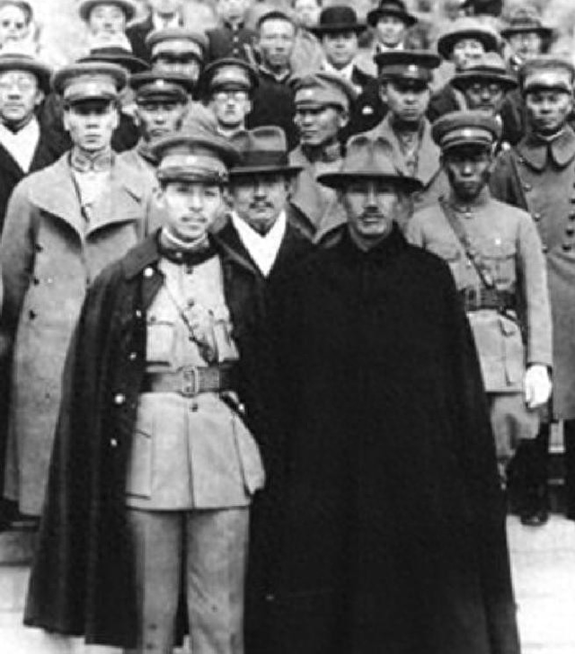 75年，老蒋去世，临终前说出为何不放张学良，张学良听了泪如雨下