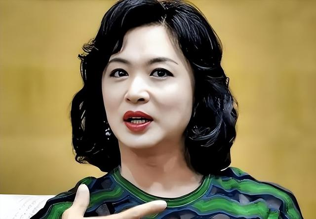 面相变了！逃到国外半年多，58岁金星近照曝光，早年风光已然不再