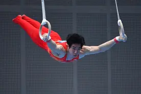 体操全国锦标赛：张博恒获得男子个人全能冠军图片