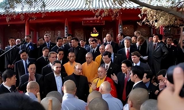 拔出萝卜带出泥！释永信老底被扒，原来身披16万袈裟只是冰山一角